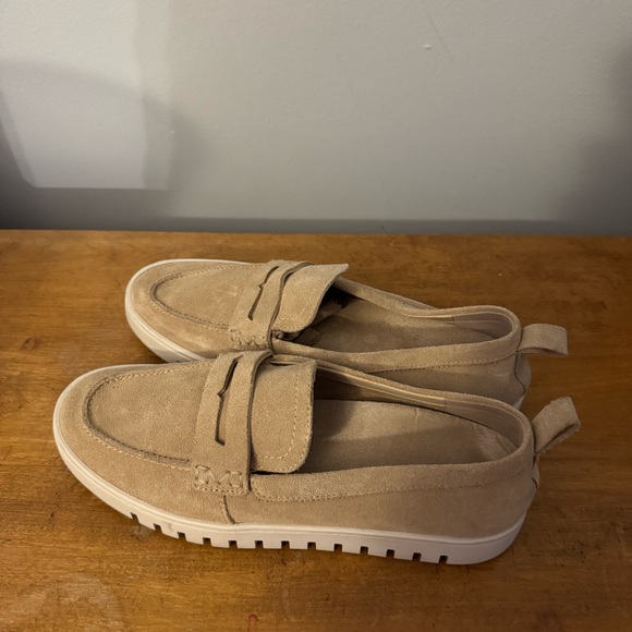 Vionic Uptown Loafers 9W Beige Suede - Picture 7 of 13